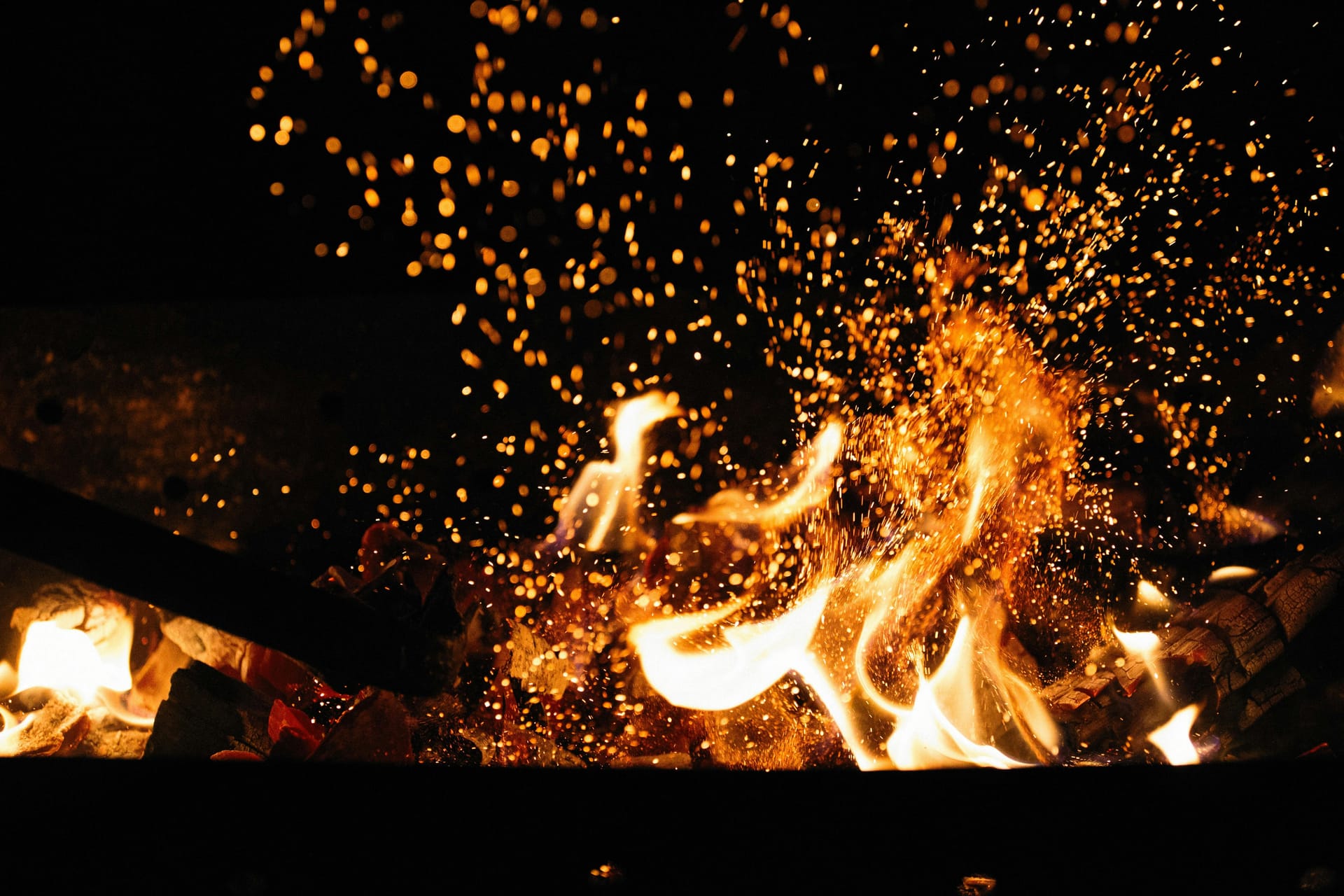 BBQ Kokkie — vuur en vonken aan het rooster