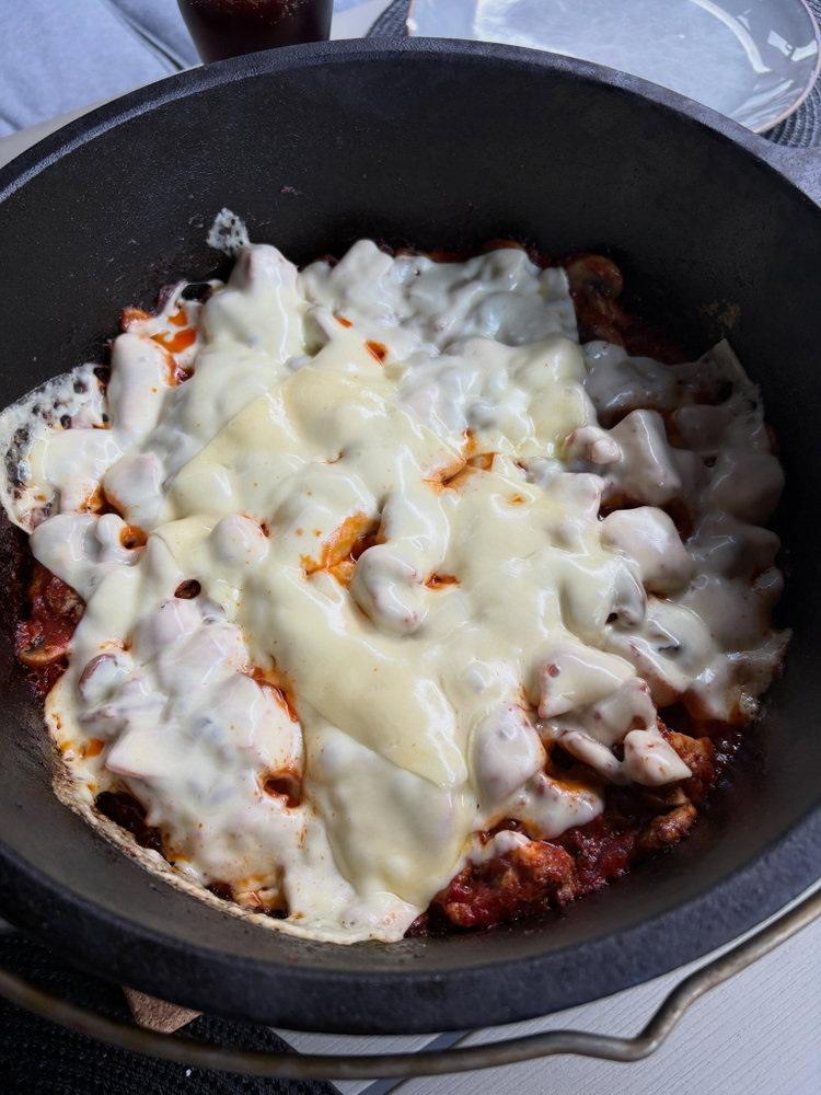 Smokey Chicken & Cheese Melt uit de Dutch Oven