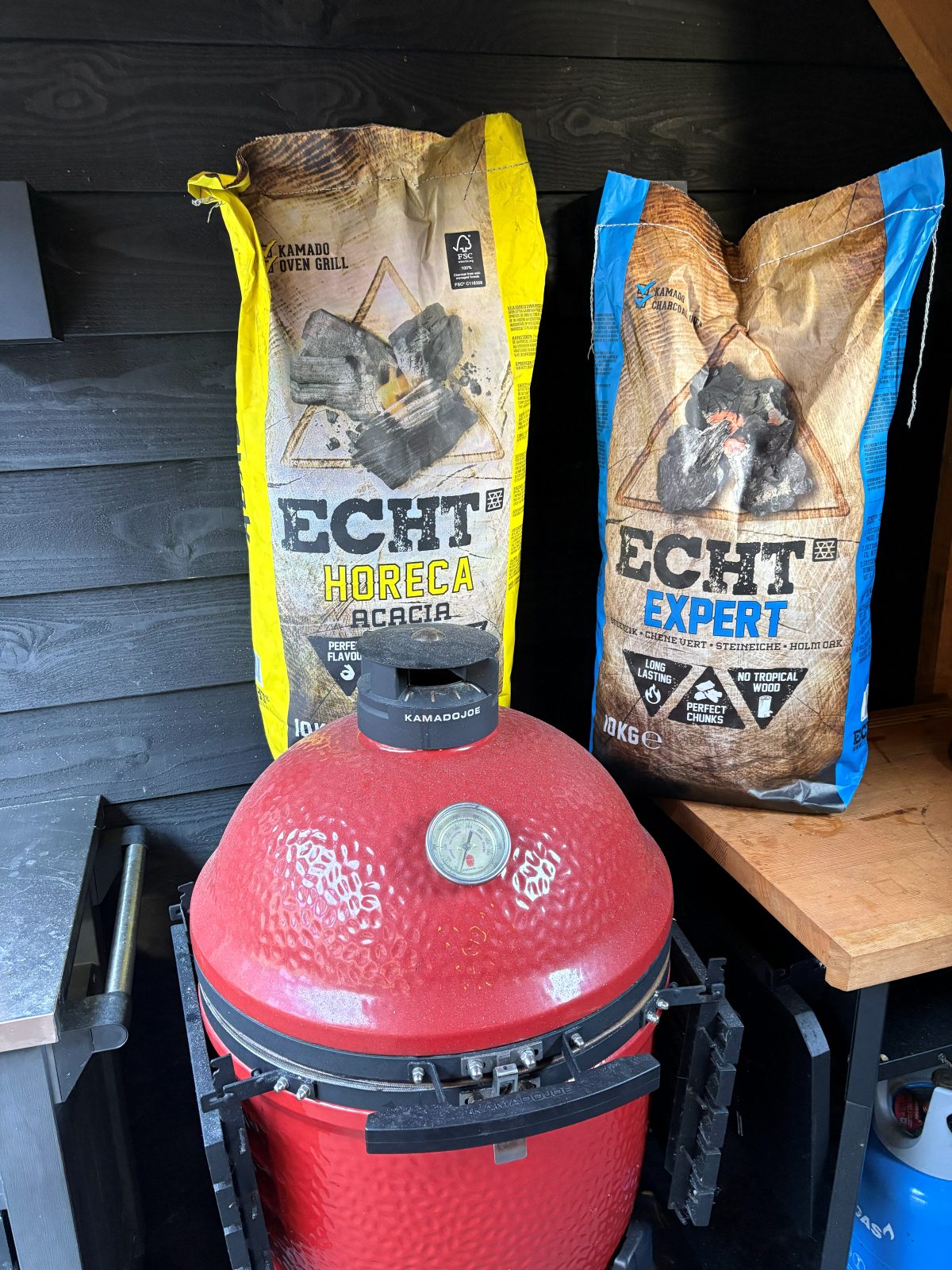 Echt Goed houtskool in de BBQ