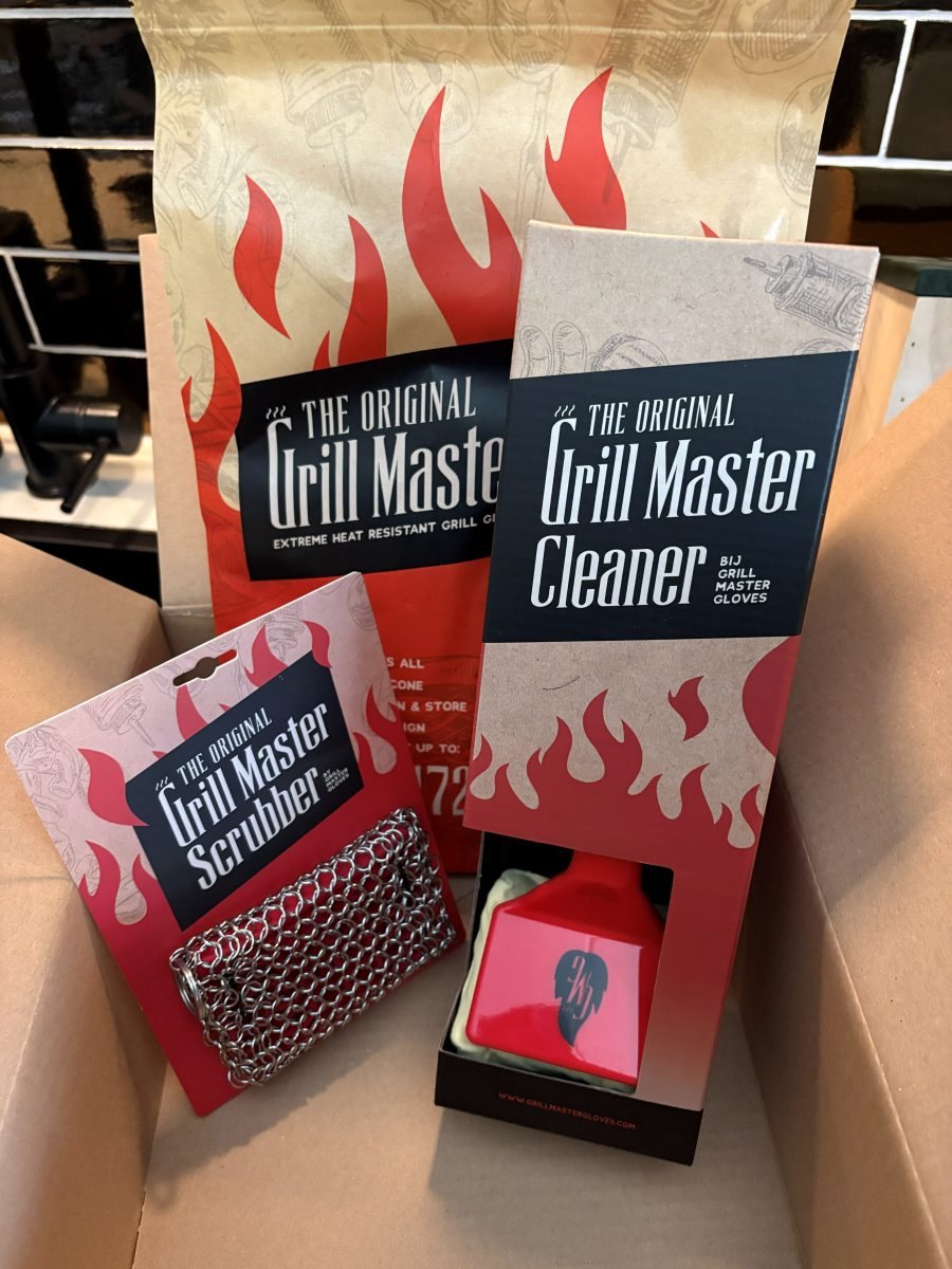 Grill Master Gloves in gebruik bij de BBQ